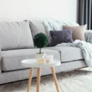 sofa w salonie