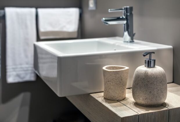 Baterie umywalkowe ścienne - nowoczesne rozwiązania dla Twojej łazienki