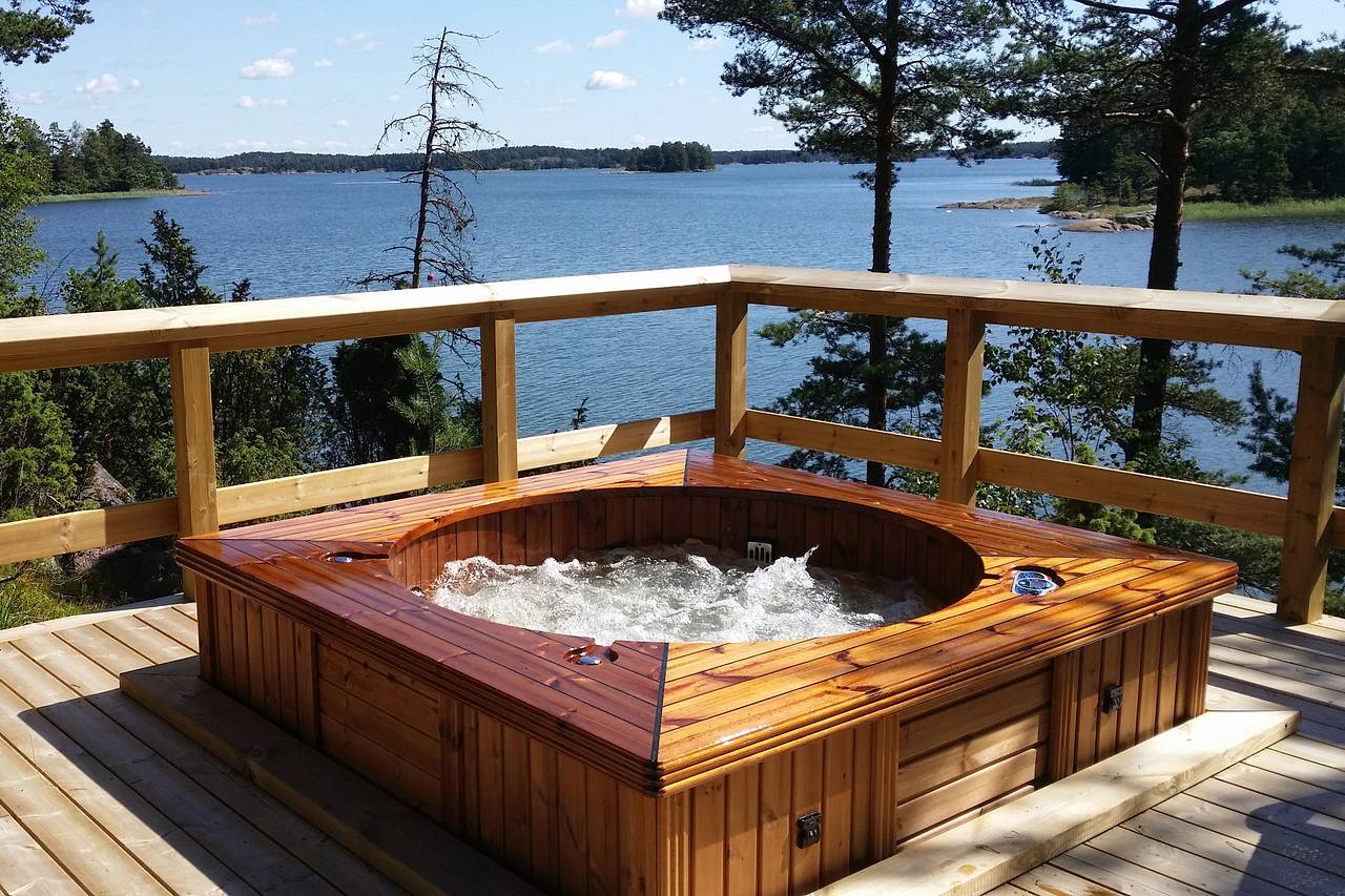 balia-kwadratowa-jacuzzi-drewniane 1.jpg